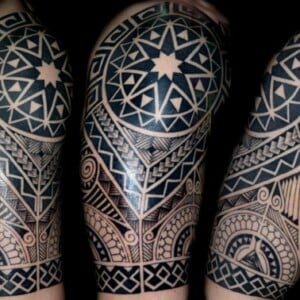 polynesische maori tattoos sleeve-brust-stern-traditionell