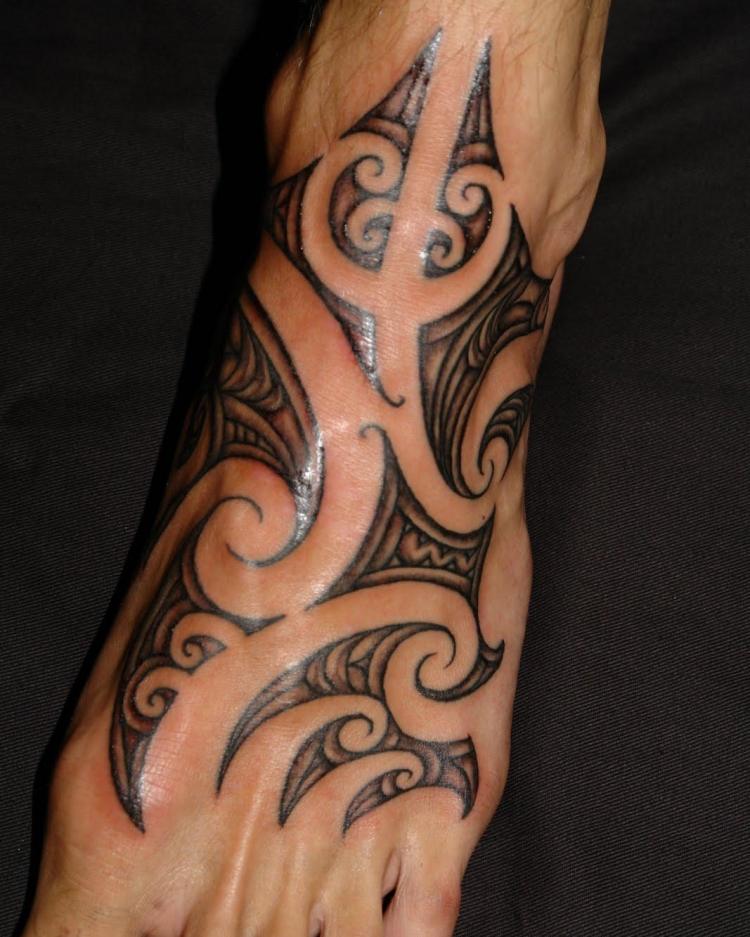 polynesische-maori-tattoos-spann-tribal-motive