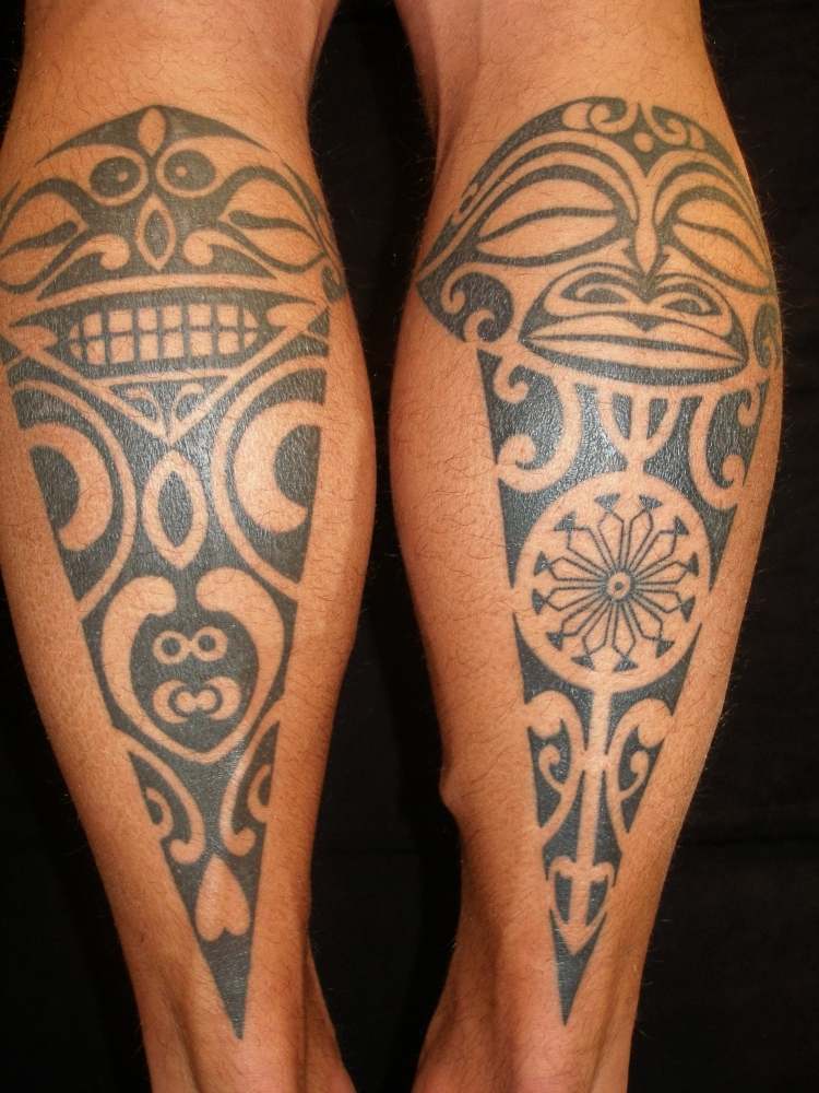 polynesische-maori-tattoos-waden-tiki-zeichen-bedeutung