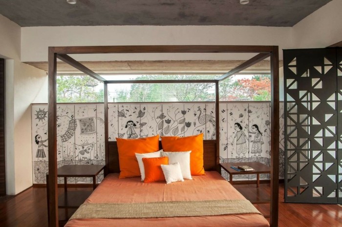 schlafzimmer design bett kissen orange wand bild