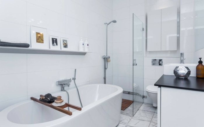 skandinavisches badezimmer design weiß badewanne dusche toilette