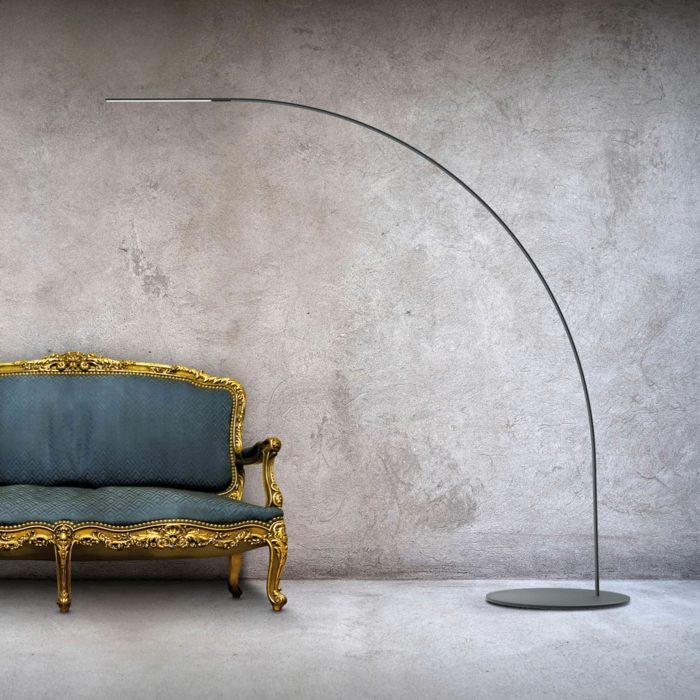 stehlampen design modern retro couch schlicht blaugrau gold