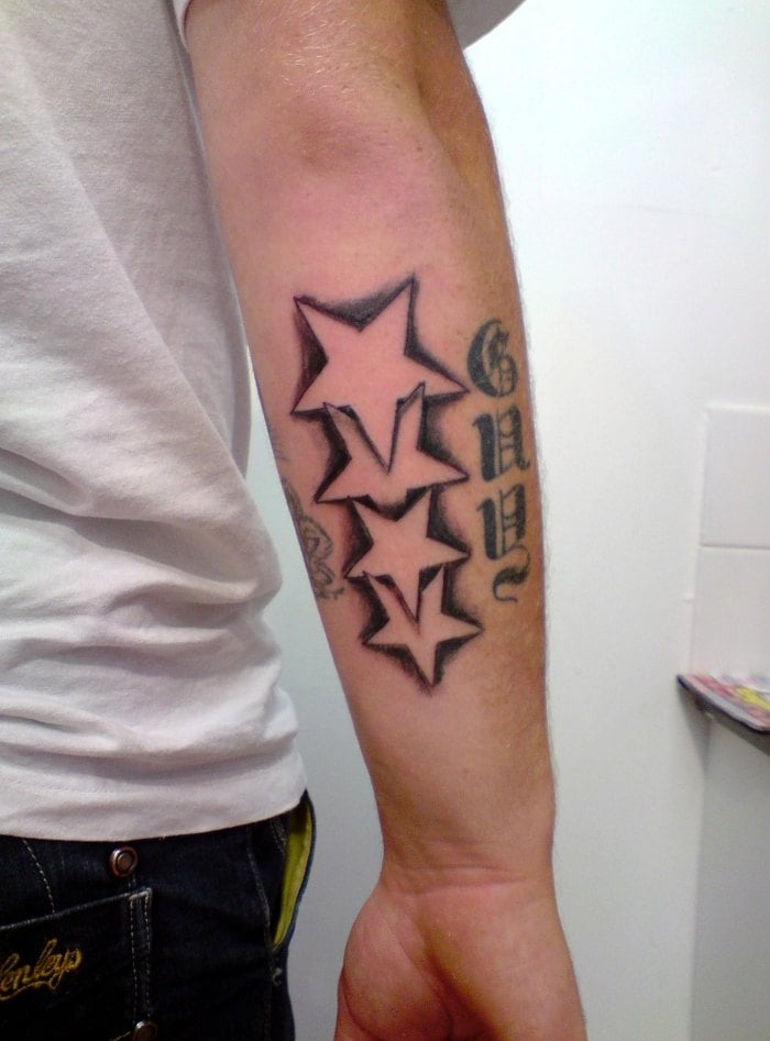 stern-tattoo-design-unterarm-ideen-männer-motive-trendig