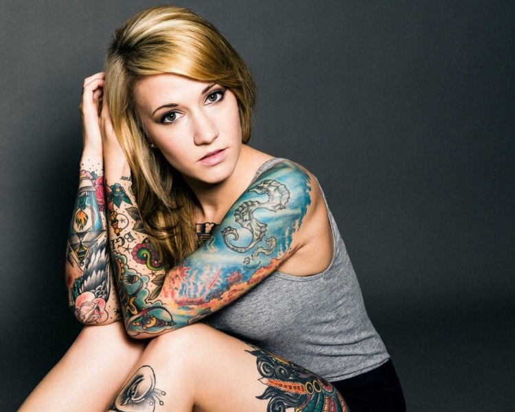 tattoo motive ideen tattoos frauen arm bein farbige designs 