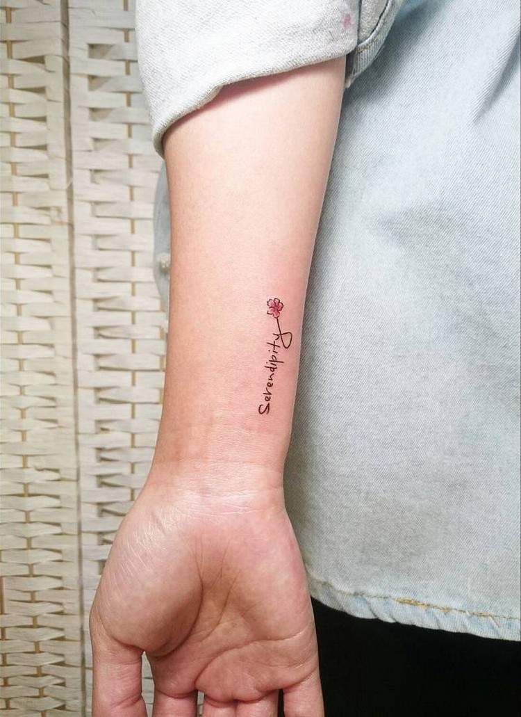 Buchstaben unterarm tattoo Tattoo Vorlagen