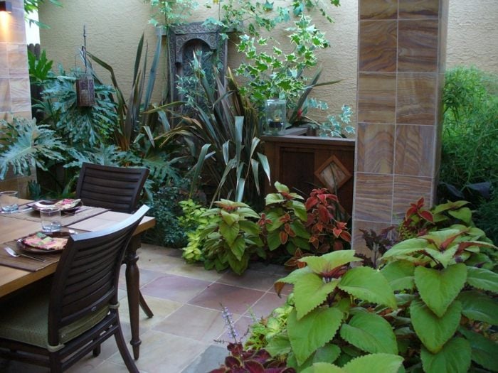 terrasse patio outdoor gestaltung tropisch esstisch