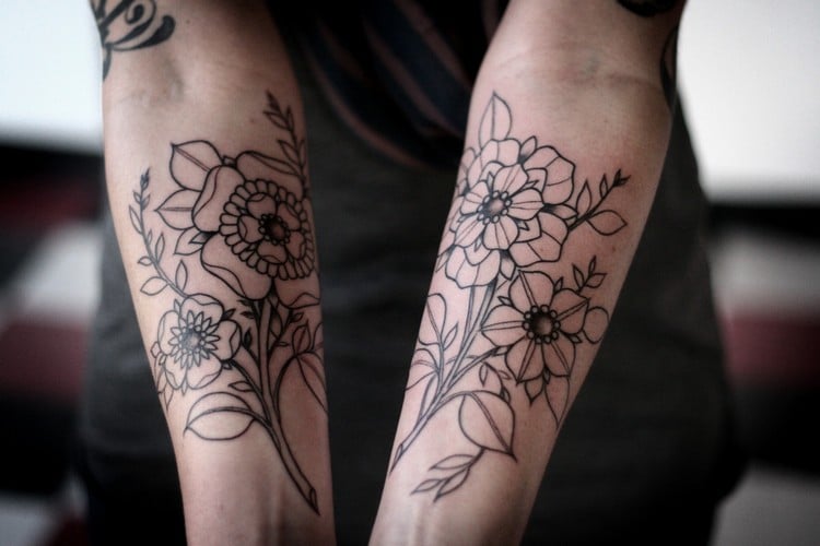 Blumen frauen oberarm tattoo ▷ 1001+