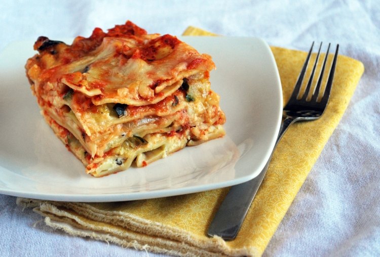 vegetarische-Lasagne-backen-Rezept-Zucchini