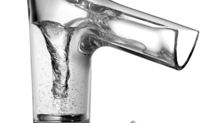 wasserhahn design kristall glas wirbel wasser idee badezimmer