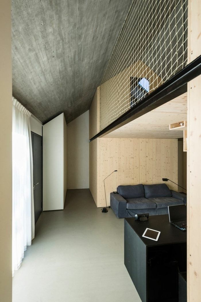 wohnzimmer design sofa schreibtisch holzverkleidung decke beton