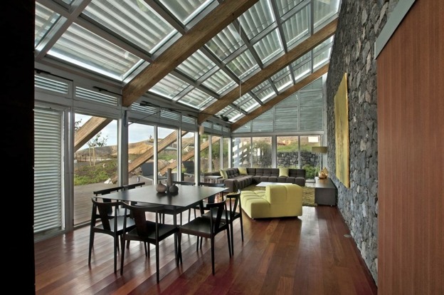 wohnzimmer energie sparen bioklimatisch architektur fenster dach