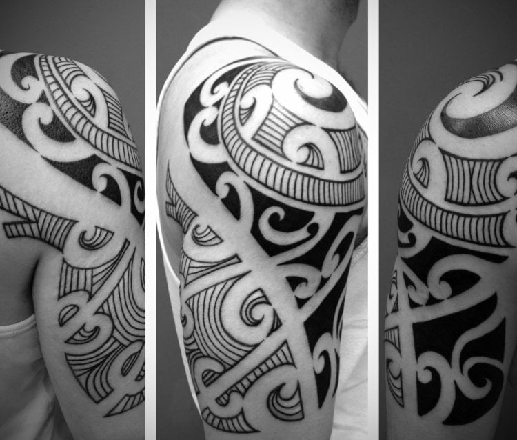 Oberarm Tribal Tattoo manner-fullung-mit-streifen