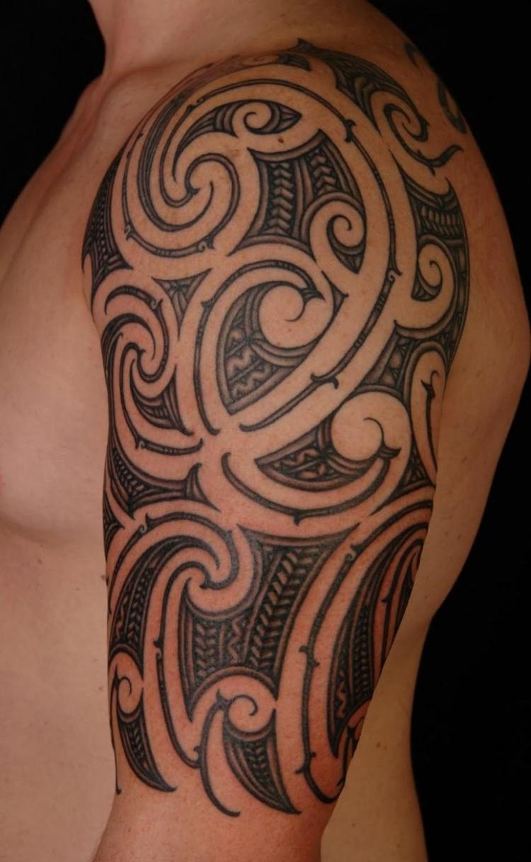 Oberarm Tattoo manner-tribal-keltisch-maorisch