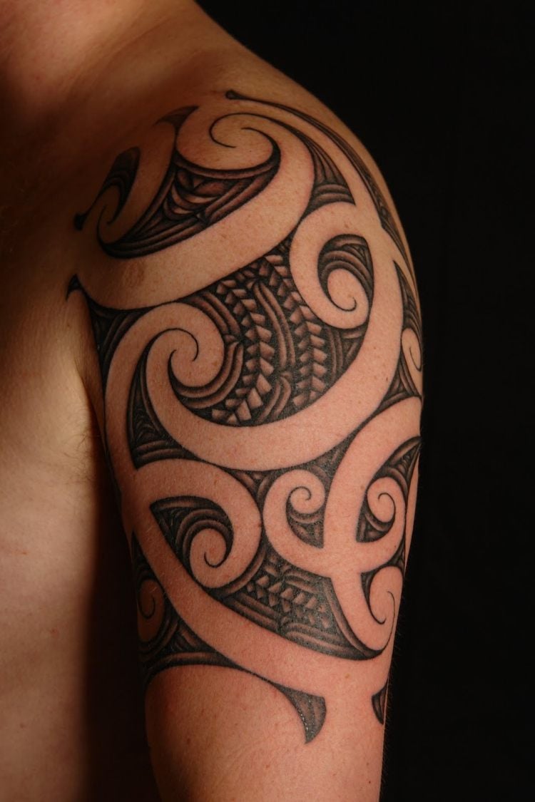 Oberarm Tattoo manner-tribal-polynesische-motive