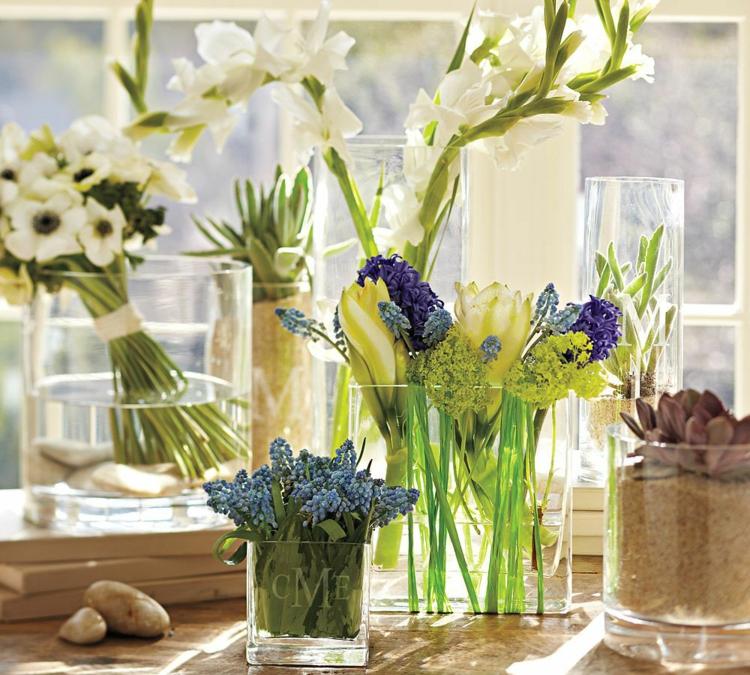 Blumen-in-Vasen-Fensterdekor