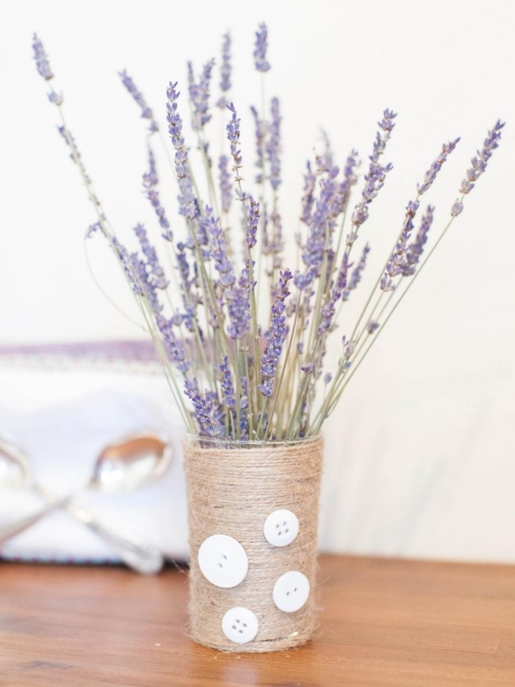 Deko-zum-Muttertag-Lavendel-Vase-Bindfaden