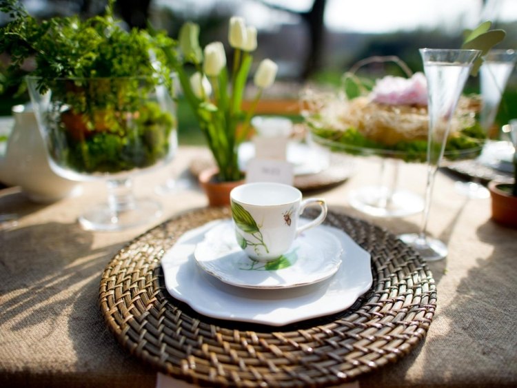 Deko-zum-Muttertag-Tulpen-festliche-Tischdeko