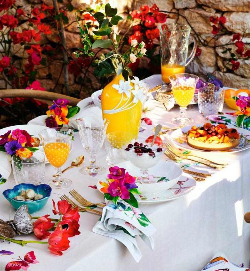 Dekoration-Frühling-frische-Blumen-Veilchen-Tischdeko