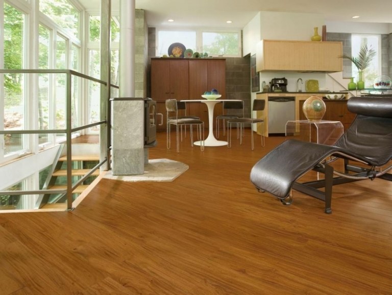 Designboden-Holzoptik-modernes-Wohnzimmer-Landhausdielen