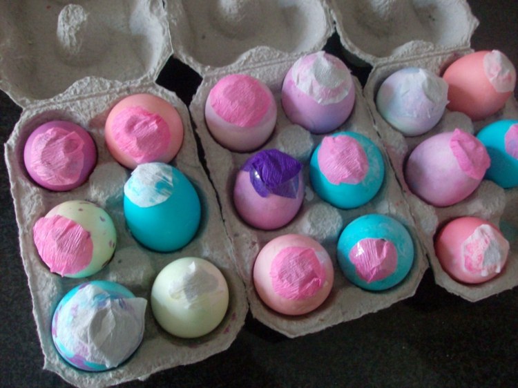 Eier-und-Kinder-basteln-malen