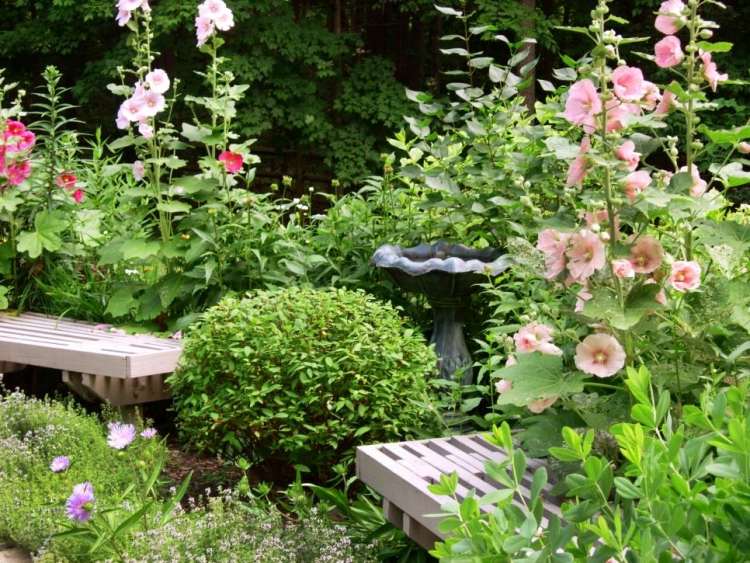 Garten-Landschaftsbau-Blumenbeete-Brunnen-Gartenbänke