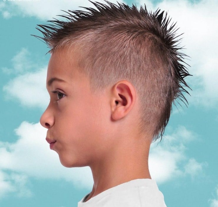 Haarschnitte-Kinderfrisuren-Jungs-Cutout-lange-Deckpartie