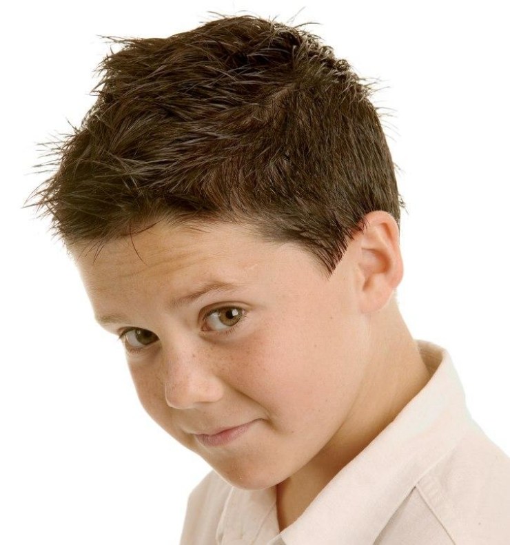 Haarschnitte-Kinderfrisuren-Jungs-kurz-lässig