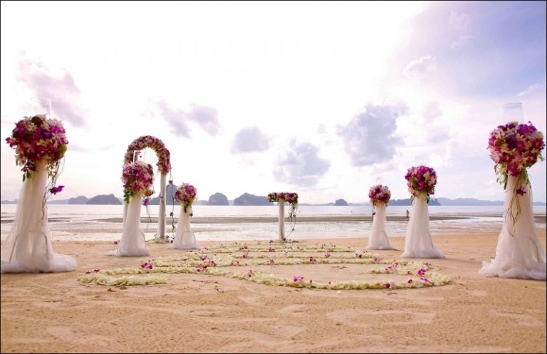 Heiraten-Strand-frische-Blumen-Ideen