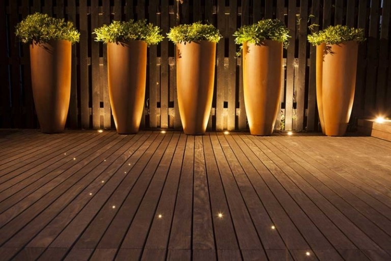 LED-Gartenbeleuchtung-Pflanzkübel-Terrasse-Spotlicht