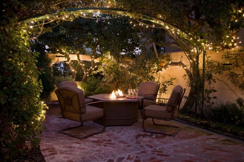 LED-Gartenbeleuchtung-Terrasse-gemütlich-romantisch-Pergola