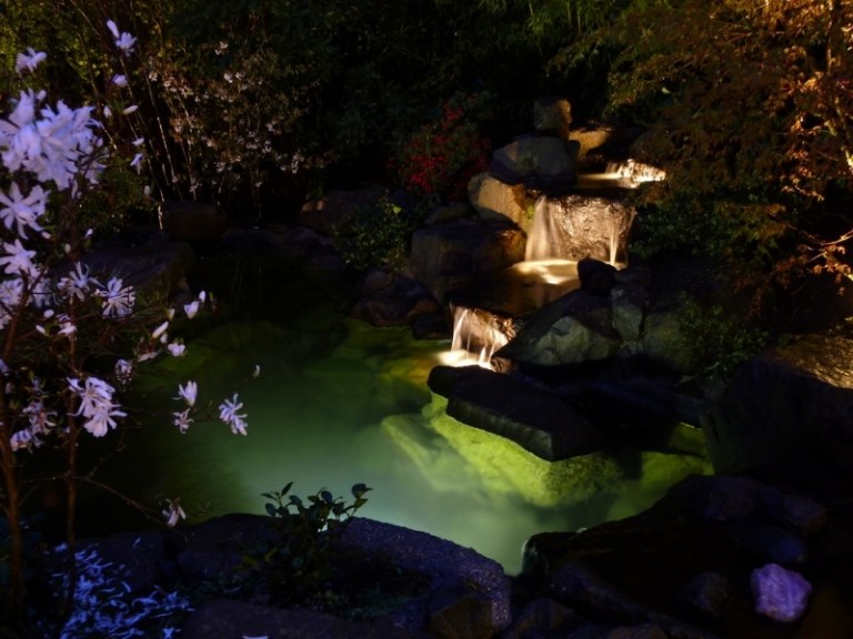 LED-Gartenbeleuchtung-Wasserfall-Gartenteich-LED-Lampen