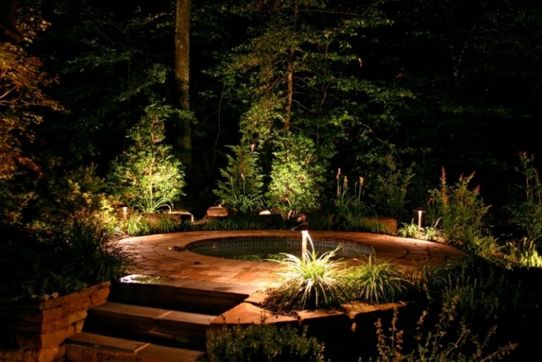 LED-Gartenbeleuchtung-um-Gartenteich-Ideen