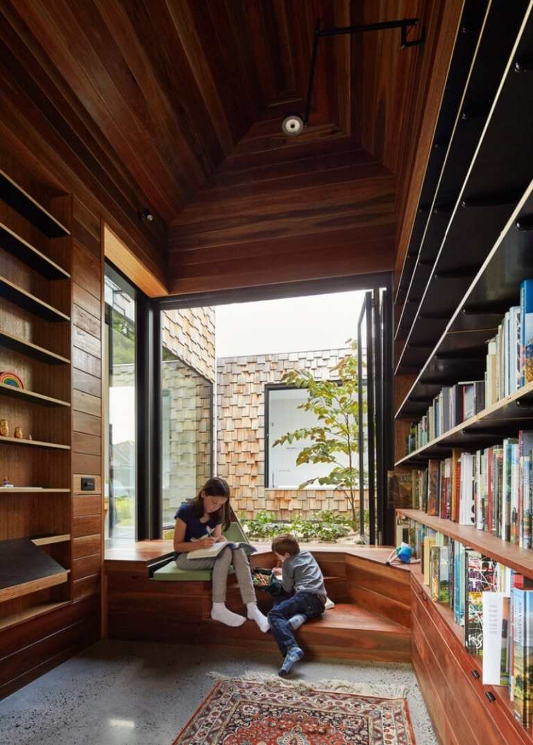 Moderne-puristische-Einrichtung-Bibliothek-Holzdecke