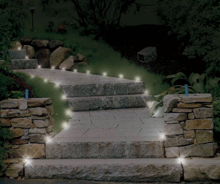 Natursteine-Beleuchtung-auf-Treppen