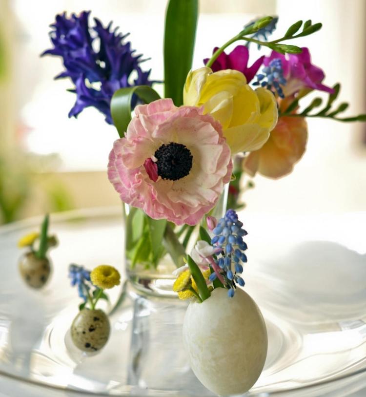 Osterdeko-selber-machen-Eierschalen-Vasen-Frühlingsblumen