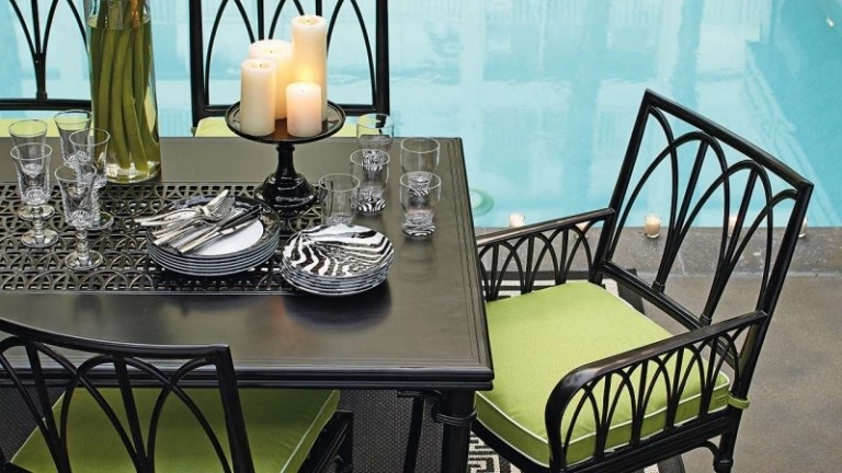 Sitzkissen-Gartenmöbel-grasgrün-dunkle-Metallfarbe-Stühle