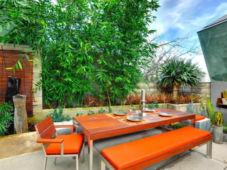 Terrasse-Balkon-exotischer-Garten-Palmen-Bambusbaum