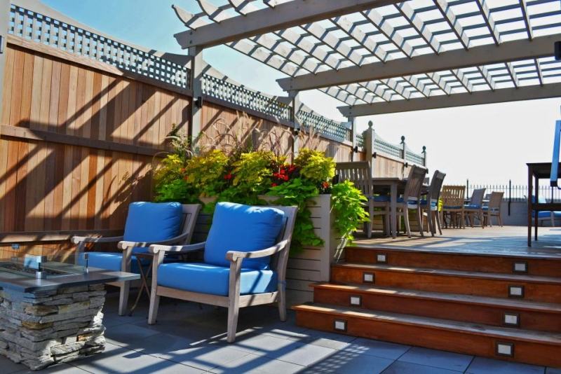 Terrasse-Balkon-mediterran-Flair-Topfpflanzen-Dachterrasse