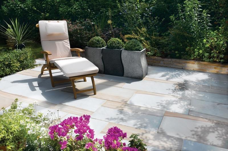Terrassenplatten-Naturstein-Sandstein-rosa-anlegen