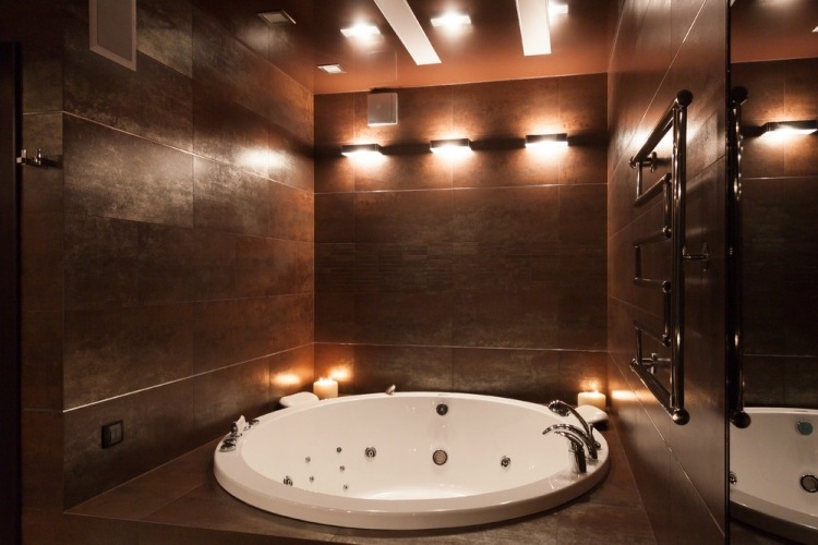 Wandbeleuchtung-ideen-badezimmer-wandleuchten-metall