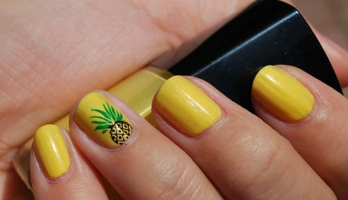 ananas design sommer früchte gelb nagellack motiv