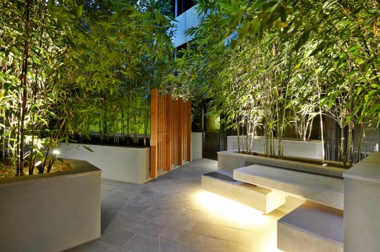 bambus-kubel-sichtschutz-terrasse-hochbeet-beton-indirekte-beleuchtung