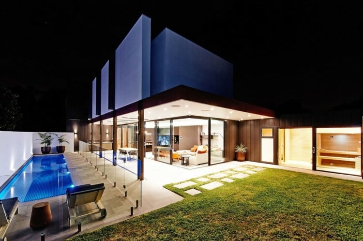 beleuchtung terrasse pool rasen moderne haus design