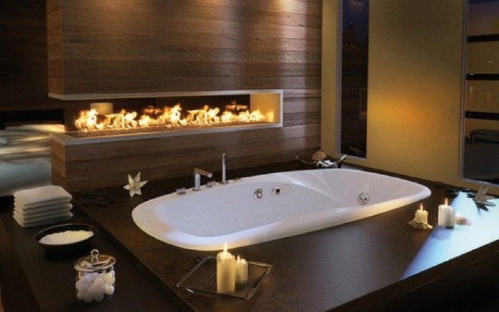 braunes badezimmer design badewanne trennwand feuerstelle spa wellness