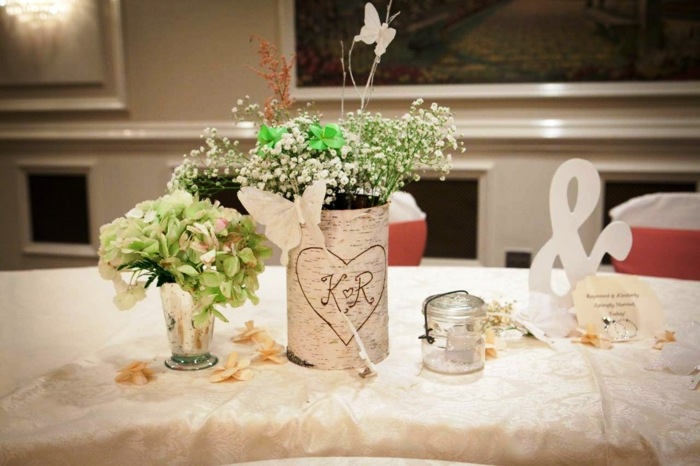 dekoration brautpaar tisch vintage vase holz gravur blumen