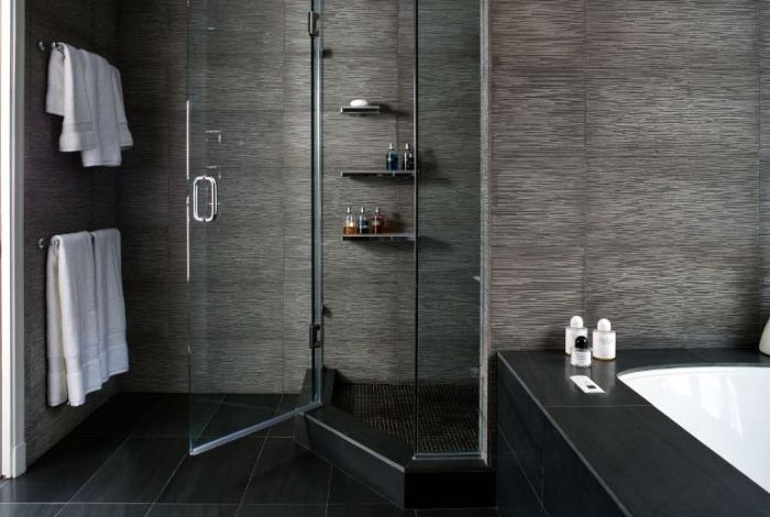 duschen design wandnische badewanne grau ecke glastür