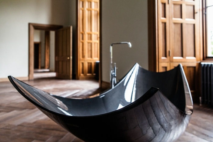 freistehende badewanne und waschbecken carbon material glanz schwarz