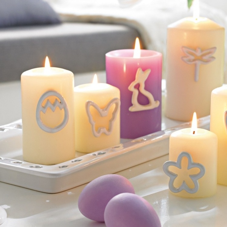 Frühlingsdeko mit Kerzen ideen-stumpenkerzen-tablett-angeordnet-ostermotive-dekoriert