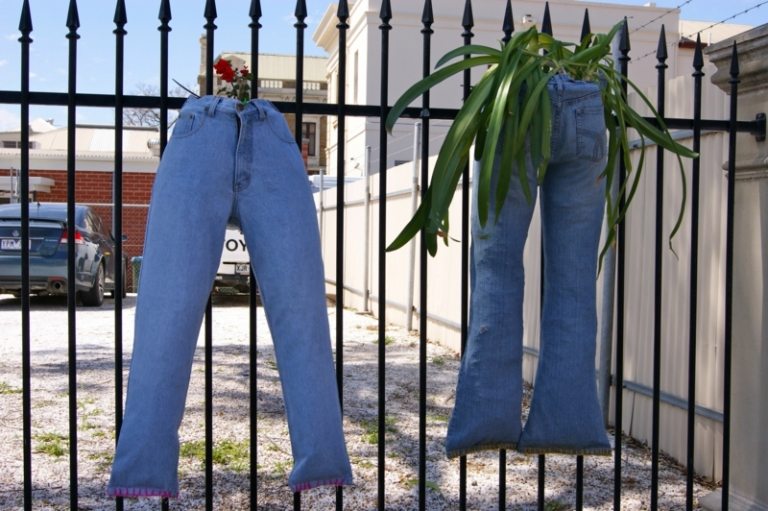 garten blumentopf ideen jeans design pflanzen zaun deko