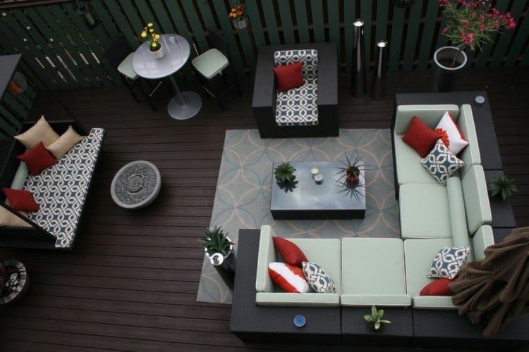 gartengestaltung-terrasse-dielenboden-rattan-sitzmoebel